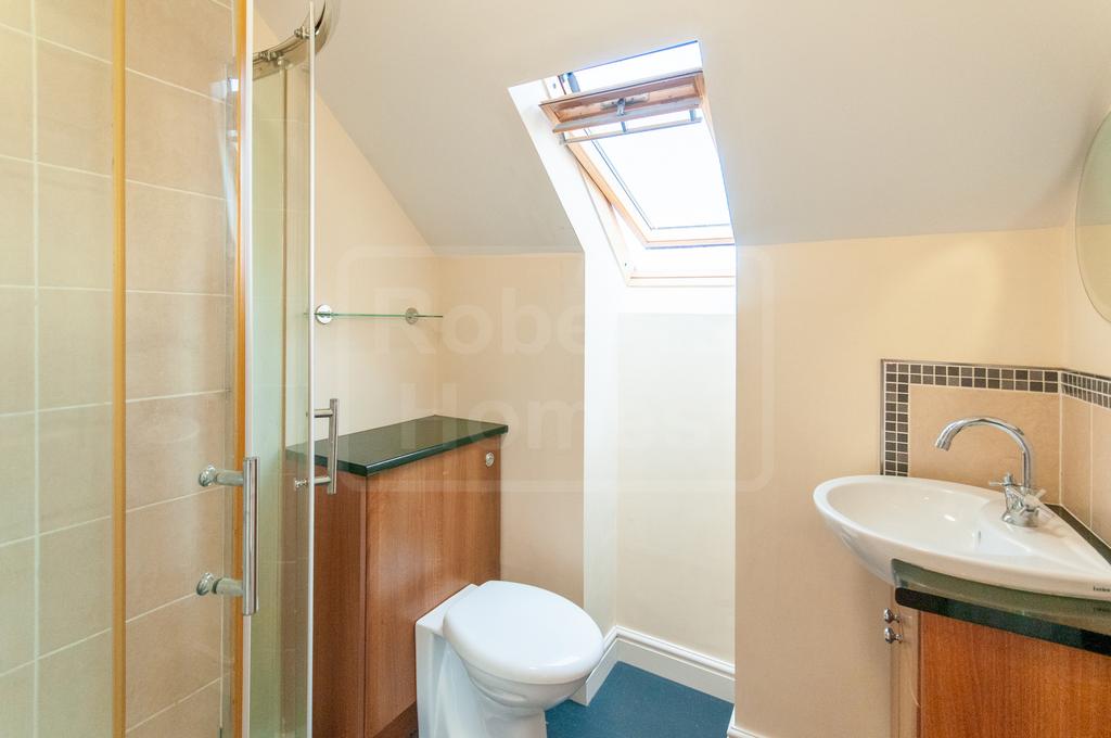 Bedroom 2 ensuite