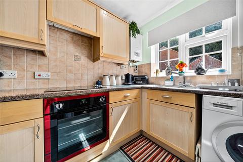 5 Cottesloe Close, Bisley, Woking, GU24 9BS