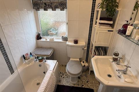 4 Back Knowl Road, Mirfield, WF14 9SA