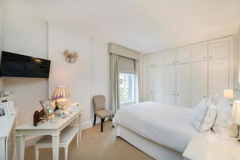 2 bedroom flat to rent, Carlyle Court, London SW10