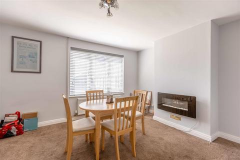 1 Duncroft, Windsor, SL4 4HH
