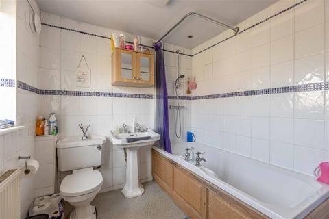 1 Duncroft, Windsor, SL4 4HH