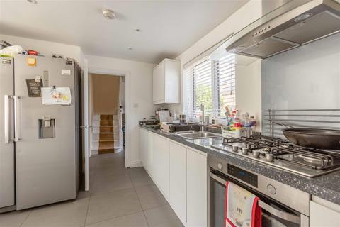 1 Duncroft, Windsor, SL4 4HH