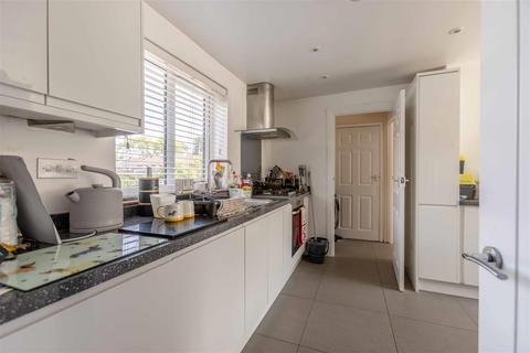 1 Duncroft, Windsor, SL4 4HH