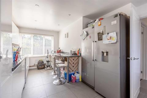 1 Duncroft, Windsor, SL4 4HH