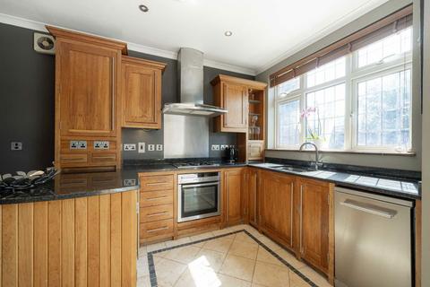 undefined, Broad Lane, Hampton TW12