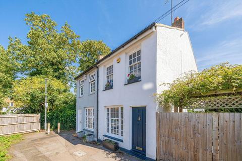 11 Grove Footpath, Surbiton, KT5 8AT
