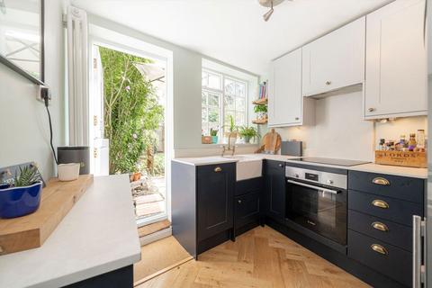 11 Grove Footpath, Surbiton, KT5 8AT