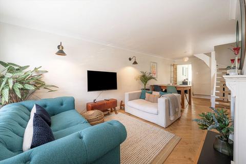 11 Grove Footpath, Surbiton, KT5 8AT