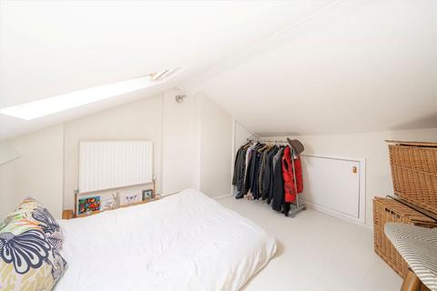 11 Grove Footpath, Surbiton, KT5 8AT