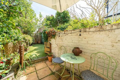 11 Grove Footpath, Surbiton, KT5 8AT