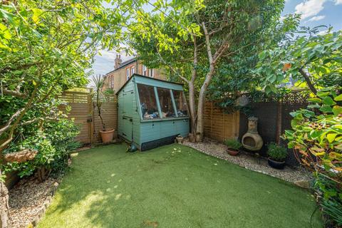 11 Grove Footpath, Surbiton, KT5 8AT