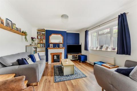 15 Brooklands Road, Farnham, GU9 9BS