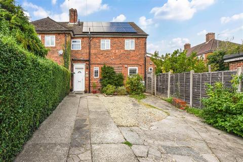 15 Brooklands Road, Farnham, GU9 9BS