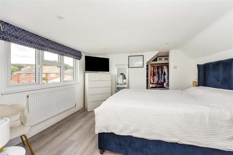 15 Brooklands Road, Farnham, GU9 9BS