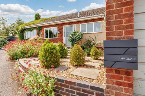 3 bedroom detached bungalow for sale, Upper Street, Defford WR8