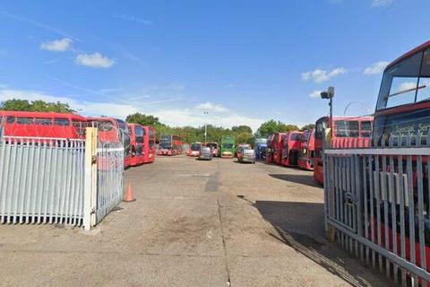 Garage to rent, Swanland Road, South Mimms EN6