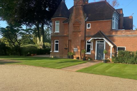 The Platt Donkey Lane, Bourne End, SL8 5RR