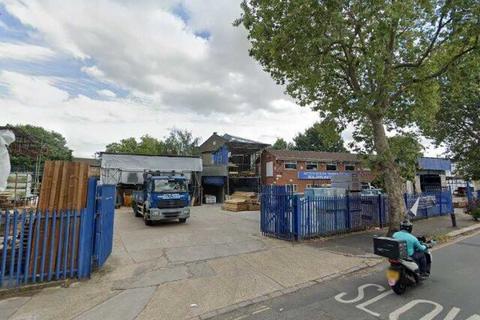 Garage to rent, Bollo Bridge Road, London W3