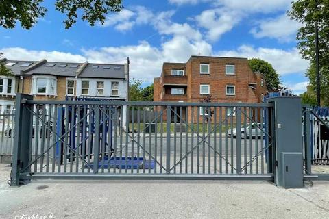 Garage to rent, Bollo Bridge Road, London W3