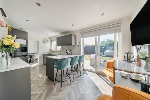 27 Chase Close, Arlesey, SG15 6UU