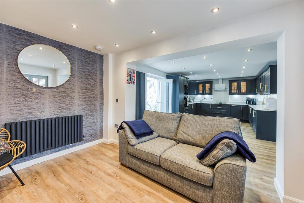 43 Henry Fowler Drive-04.jpg