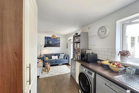 4 Dan Y Cwarre, Carway, Kidwelly, SA17 4JA