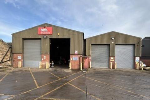 Distribution warehouse to rent, Low Mills Ln Dewsbury WF13 3LX