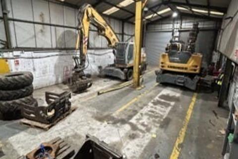 Distribution warehouse to rent, Low Mills Ln Dewsbury WF13 3LX