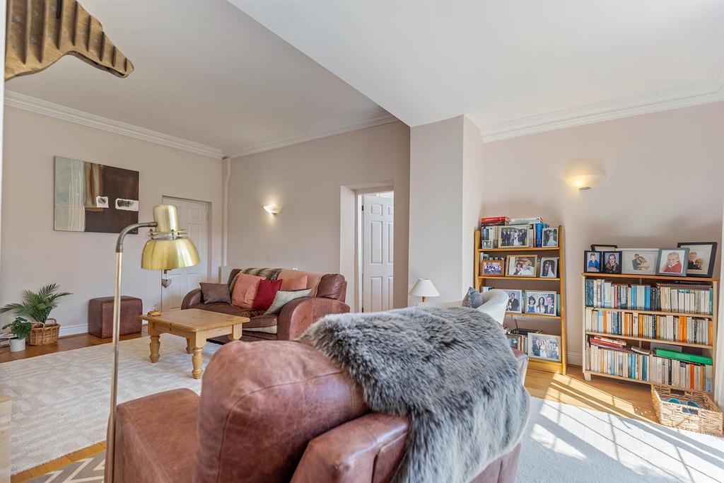 6 Hallow Meadow Mews, Sheffield  08 297.png