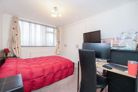 2 bedroom flat for sale, Regents Park Road, London N3