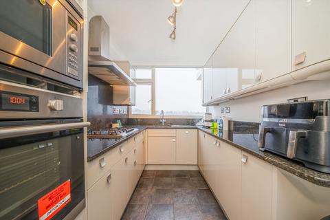2 bedroom flat for sale, Regents Park Road, London N3