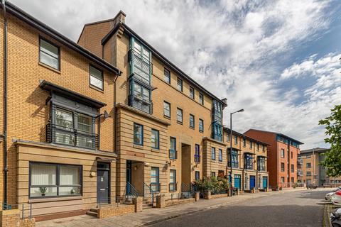 Flat 3/1, 21 Alexander Crescent, Glasgow, G5 0SL