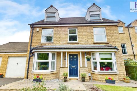 5 bedroom detached house for sale, Spruce Drive, Northowram, Halifax
