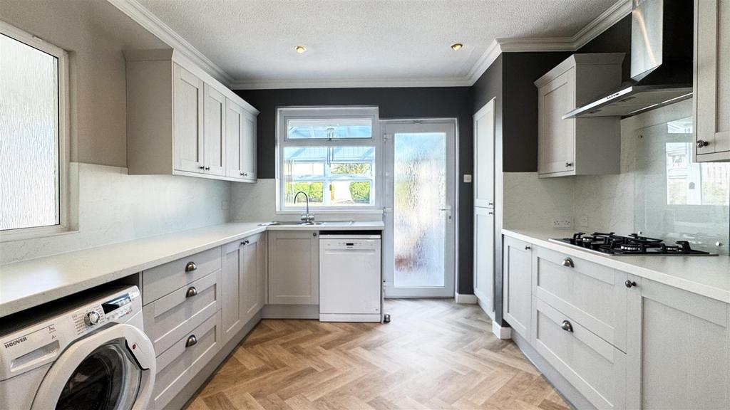 Kitchen 1.jpg