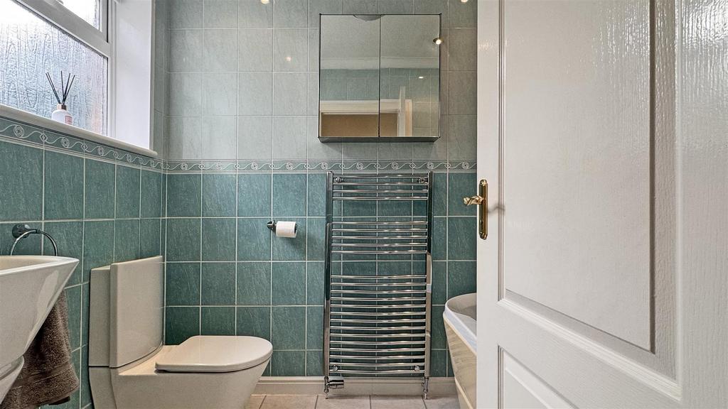 Bathroom 3.jpg