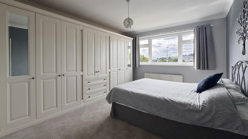 Bedroom 1 2.jpg