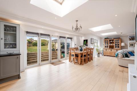 4 bedroom detached house for sale, North View Crescent, Epsom