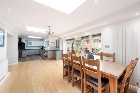 4 bedroom detached house for sale, North View Crescent, Epsom