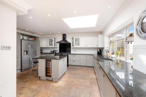 4 bedroom detached house for sale, North View Crescent, Epsom