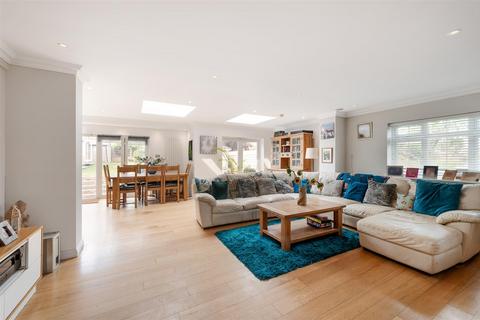 4 bedroom detached house for sale, North View Crescent, Epsom