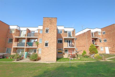 2 bedroom flat for sale, Bracken Crescent, Bishopstoke, Eastleigh