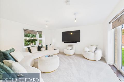 4 bedroom detached house for sale, Elmer Close, Hoddesdon EN11