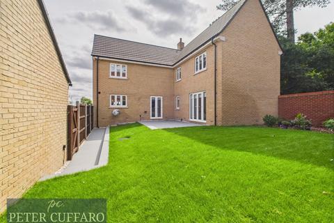 4 bedroom detached house for sale, Elmer Close, Hoddesdon EN11