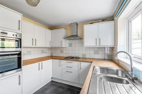 3 Parr Close, Leatherhead, KT22 7HD