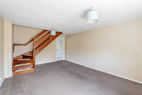 3 Parr Close, Leatherhead, KT22 7HD