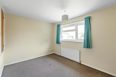 3 Parr Close, Leatherhead, KT22 7HD