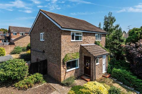 3 Parr Close, Leatherhead, KT22 7HD
