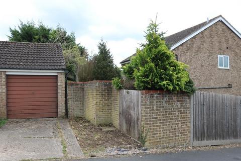 3 Parr Close, Leatherhead, KT22 7HD
