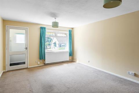 3 Parr Close, Leatherhead, KT22 7HD